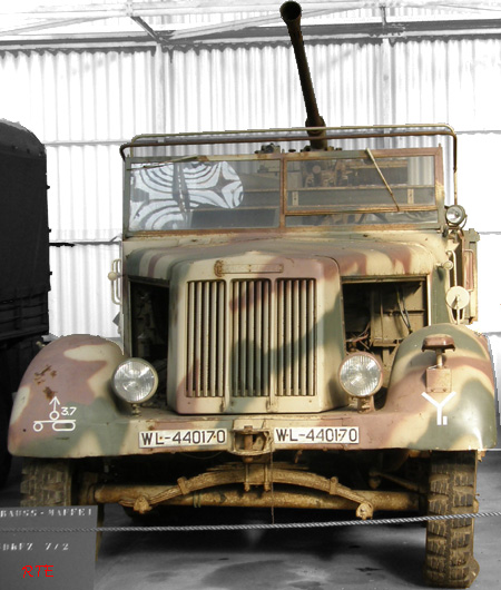 Sd.Kfz. 7/2, de 3.7cm FlaK 37 auf Selbstfahrlafette, Kapellen (B).