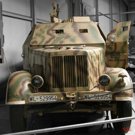 Sd.Kfz. 7/1, 2cm FlaK Vierling 38 auf mittlerem Zugkraftwagen 8t, Koblenz (D).