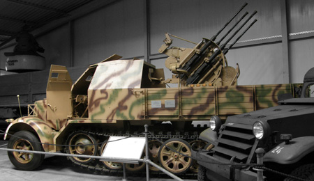 Sd.Kfz. 7/1, 2cm FlaK Vierling 38 auf mittlerem Zugkraftwagen 8t, Koblenz (D).